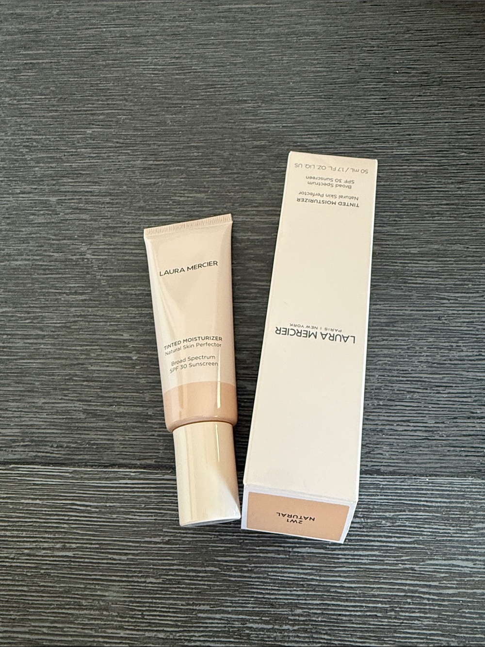 Laura Mercier Tinted Moisturizer Natural Skin Perfector 2W1 Natural
